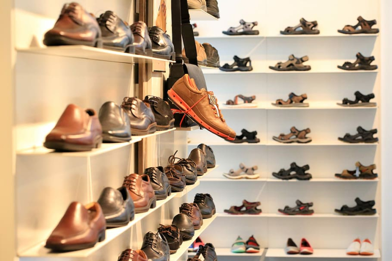 photo-public-domain-shelf-shoes